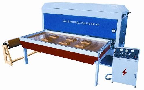 เครื่องกํากับระบบอัตโนมัติกระบวนการคอมแพคต์ เครื่องกําหนดระยะว่างสําหรับพลาสติก Absorbing Board