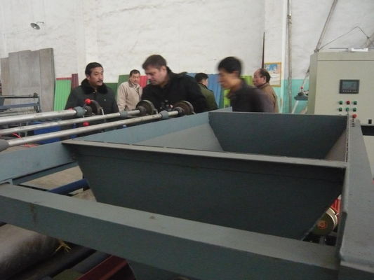 เครื่องจักรผลิตแผงแซนวิช EPS ควบคุมด้วย PLC พร้อมปั๊มจ่ายสารแบบวัดปริมาณความเร็วต่ำที่แม่นยำ