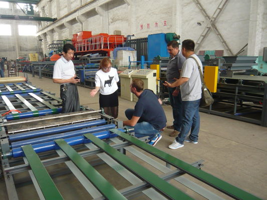 เครื่องจักรผลิตวัสดุก่อสร้างพาร์ติชั่นภายในลายเหล็ก ความหนา 1 ซม. - 15 ซม.