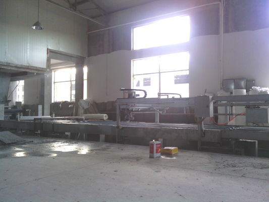 เครื่องทำแผงผนังเบา Sandwich พร้อมเทคโนโลยีการอัดรีดแบบลูกกลิ้งคู่ขับเคลื่อนสองทาง