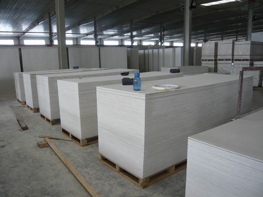 เครื่องขึ้นรูปสูญญากาศพลาสติก พร้อมแหล่งอากาศ 0.8 - 1 MPa กำลังไฟความร้อน 48 / 68 KW