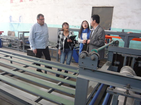 เครื่องทำกระเบื้องหลังคาชั้นเก็บความร้อนสำหรับผลิตวัสดุก่อสร้าง