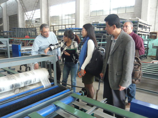 เครื่องทำกระเบื้องหลังคาชั้นเก็บความร้อนสำหรับผลิตวัสดุก่อสร้าง