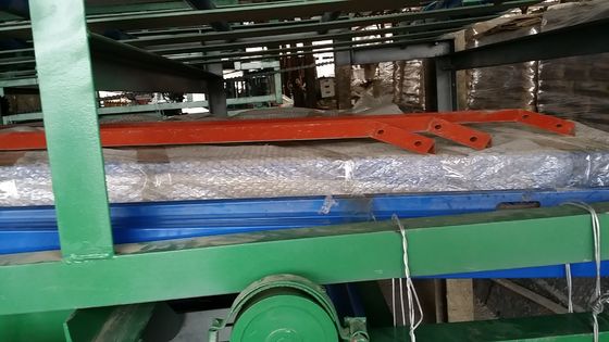 เครื่องทำแผงผนังเบาประหยัดพลังงานพร้อมเลื่อยตัดอัตโนมัติ