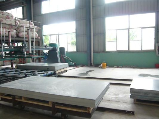 เครื่องขึ้นรูปกระเบื้องหลังคาชนิดกึ่งอัตโนมัติแบบกดกรอง พร้อมระบบไฮดรอลิกและนิวเมติก