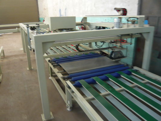 เครื่องทำประตูด้วยเทคโนโลยีการอัดรีดลูกกลิ้งคู่, เครื่องอัดแผ่นแมกนีเซียมออกไซด์