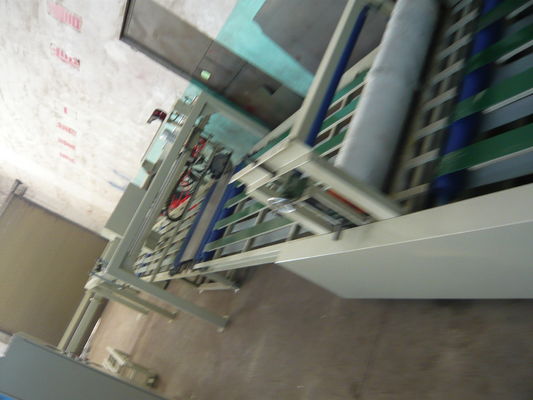 เครื่องทำประตูด้วยเทคโนโลยีการอัดรีดลูกกลิ้งคู่, เครื่องอัดแผ่นแมกนีเซียมออกไซด์