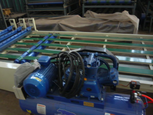 เครื่องทำประตูขนาด 1.5 * 18 เมตร สำหรับประตูไฟเบอร์ซีเมนต์ พร้อมพื้นผิวเหล็กที่ประหยัดพลังงาน