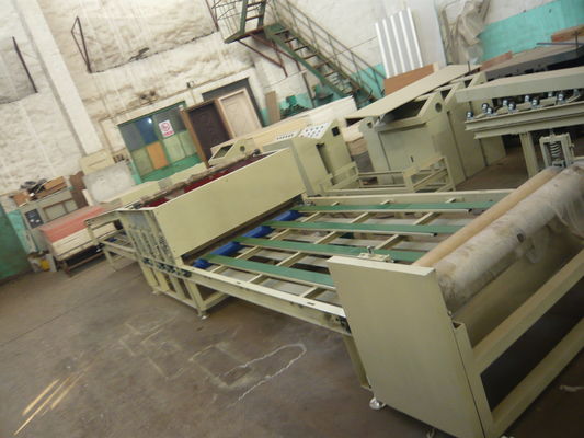 เครื่องขึ้นรูปแผงผนังน้ำหนักเบาสำหรับวัตถุดิบ Mgo / Mgcl / ตาข่ายไฟเบอร์กลาส